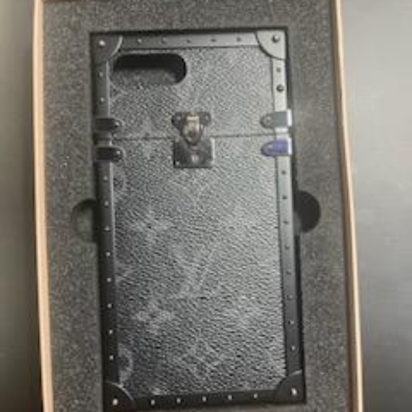 Iphone 7 plus Louis Vuitton Case(Black) with Box - Picture 2 of 4